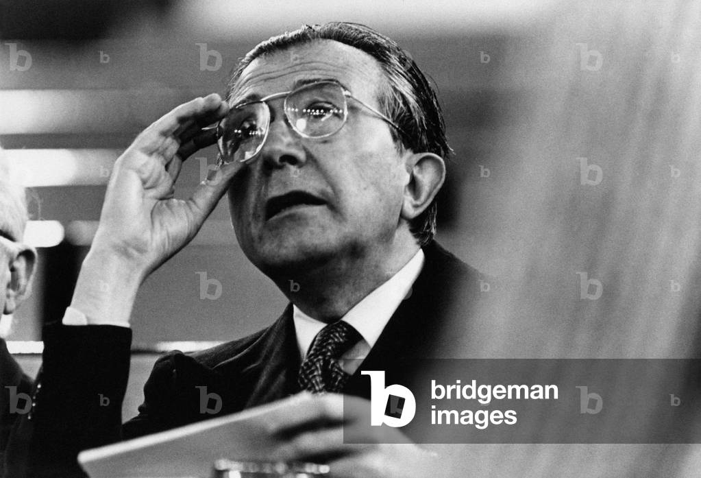 Giulio Andreotti adjusting his eyeglasses