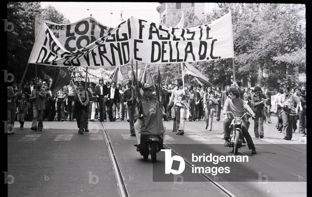 Demonstration of May 1st, 1975 (b/w photo)