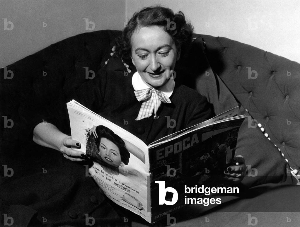 Alba De Cèspedes reading Epoca