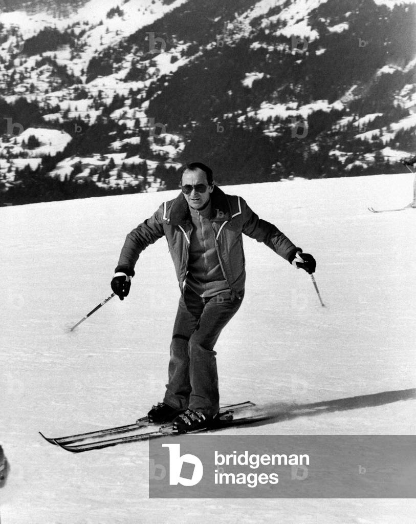 Charles Aznavour on ski