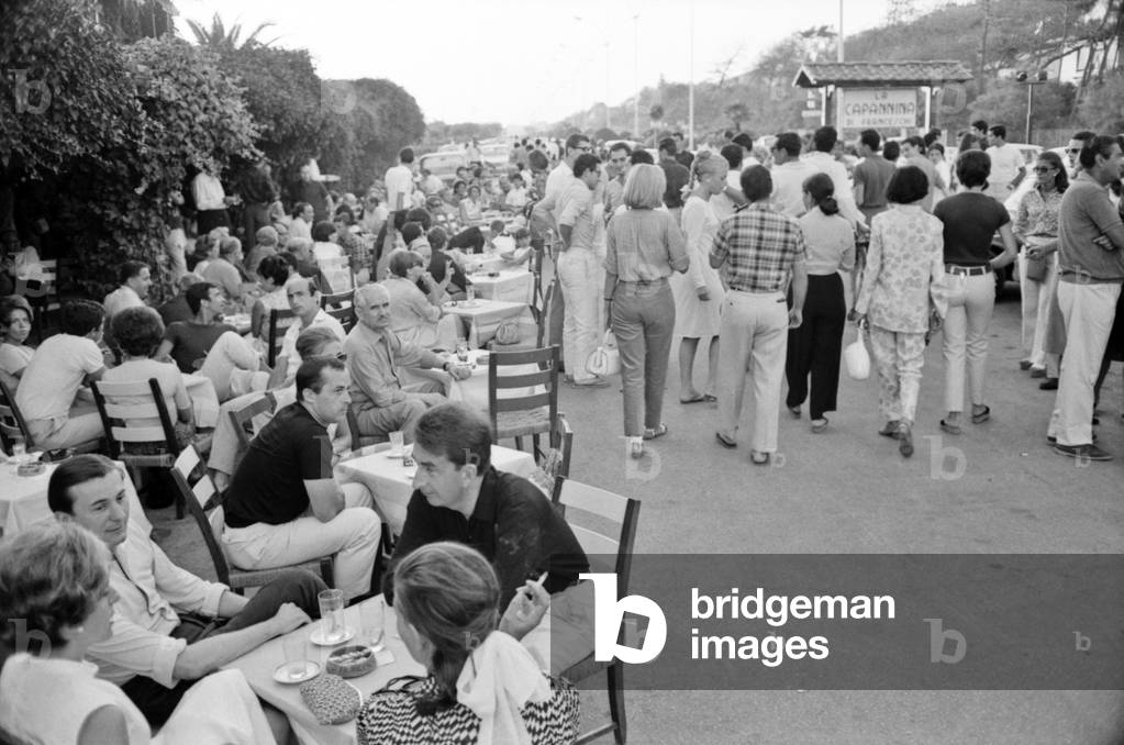 People having a drink at La Capannina di Franceschi in Forte dei Marmi, Forte dei Marmi, Italy