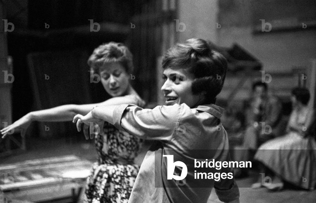 Franca Valeri dancing