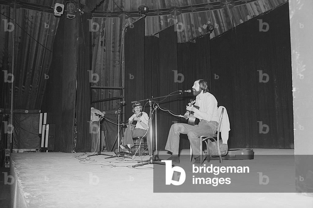 Francesco Guccini performing on stage at Teatro Quartiere in Quarto Oggiaro, Italy, 1976 (b/w photo)