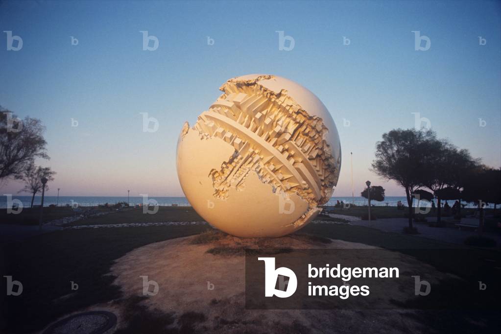 Big Sphere (Sfera grande), by Arnaldo Pomodoro, 1966 - 1967, 20th Century, polyester, 350 cm diameter