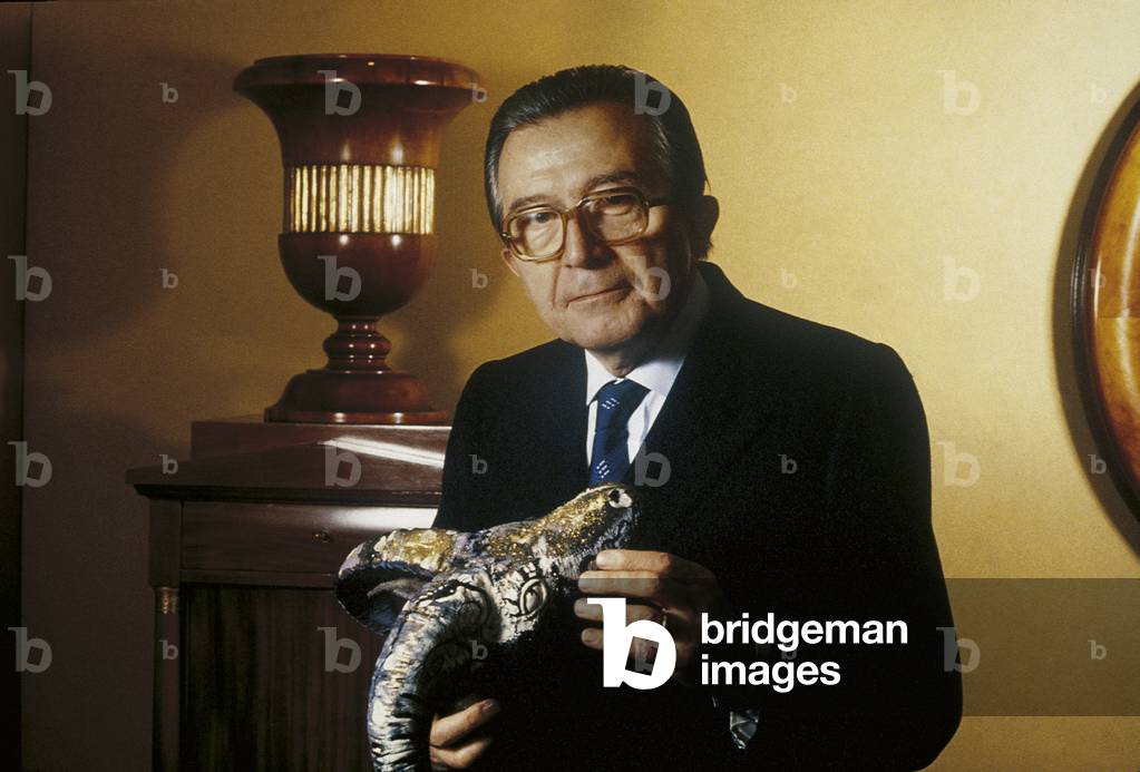 Giulio Andreotti holding a monster