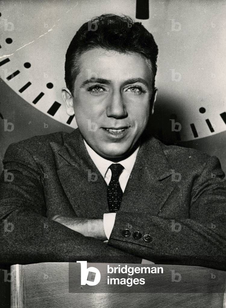 Mike Bongiorno smiling on Leave or double?