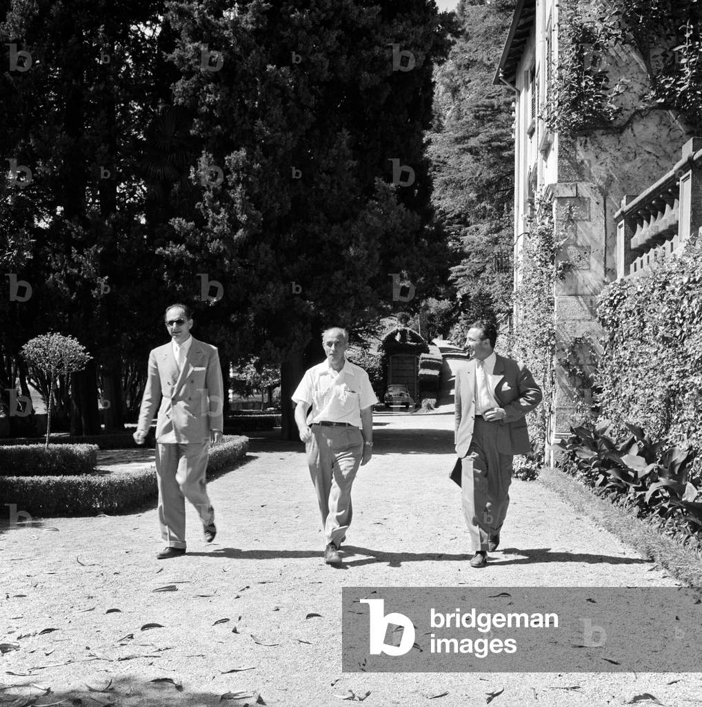 Enrico Fermi walking with two men