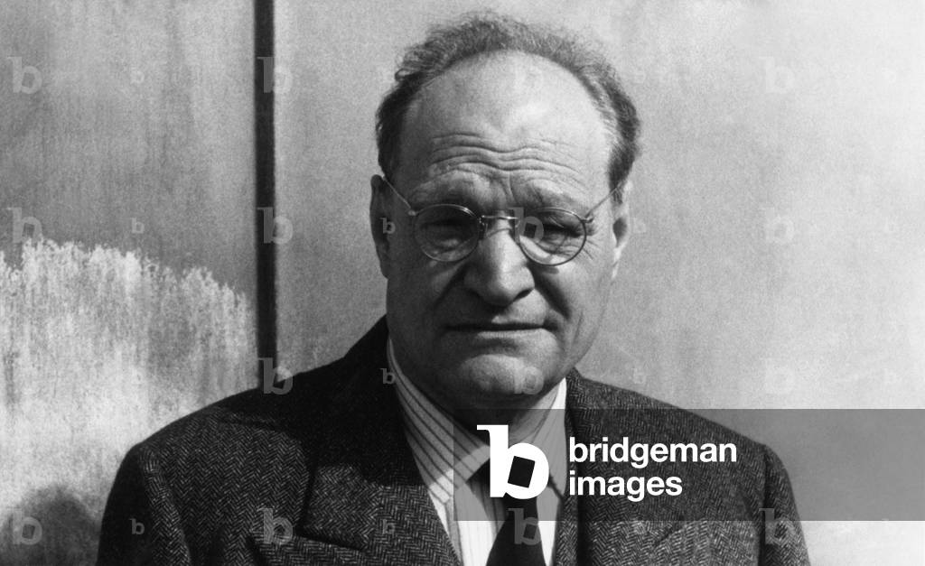 Portrait of Giuseppe Ungaretti in front of a wall