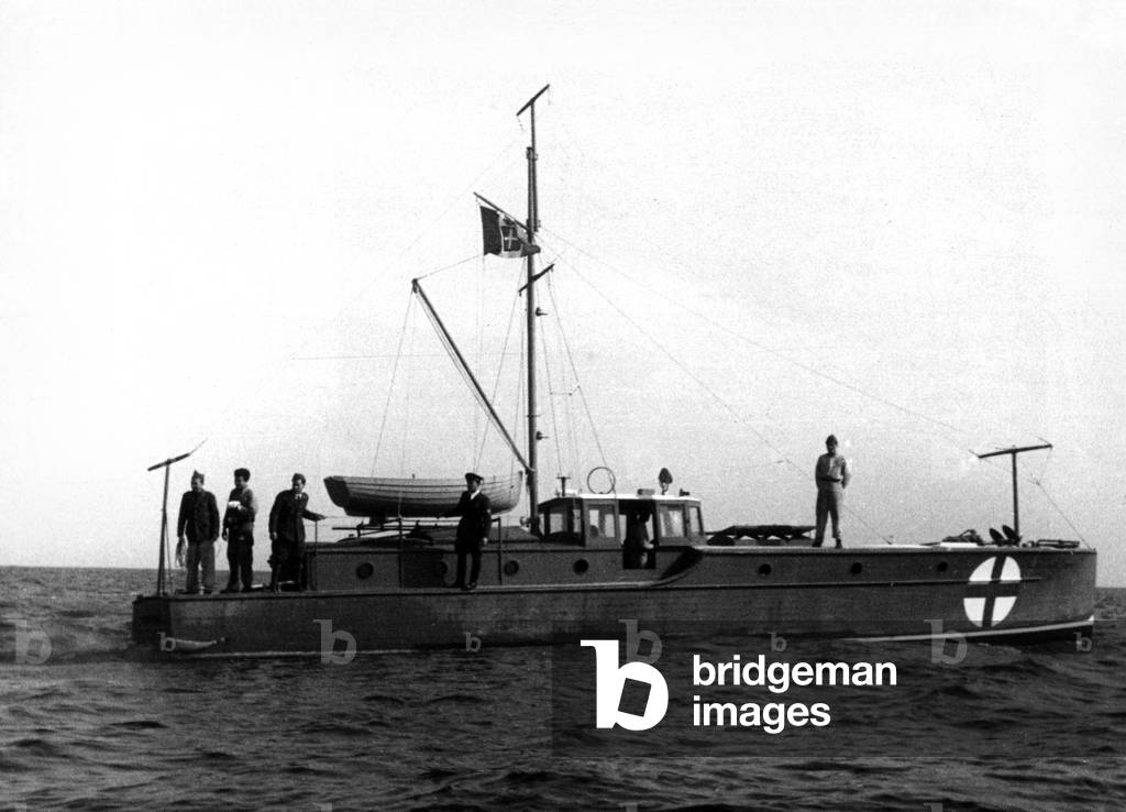 Italian Red Cross motorboat in service
