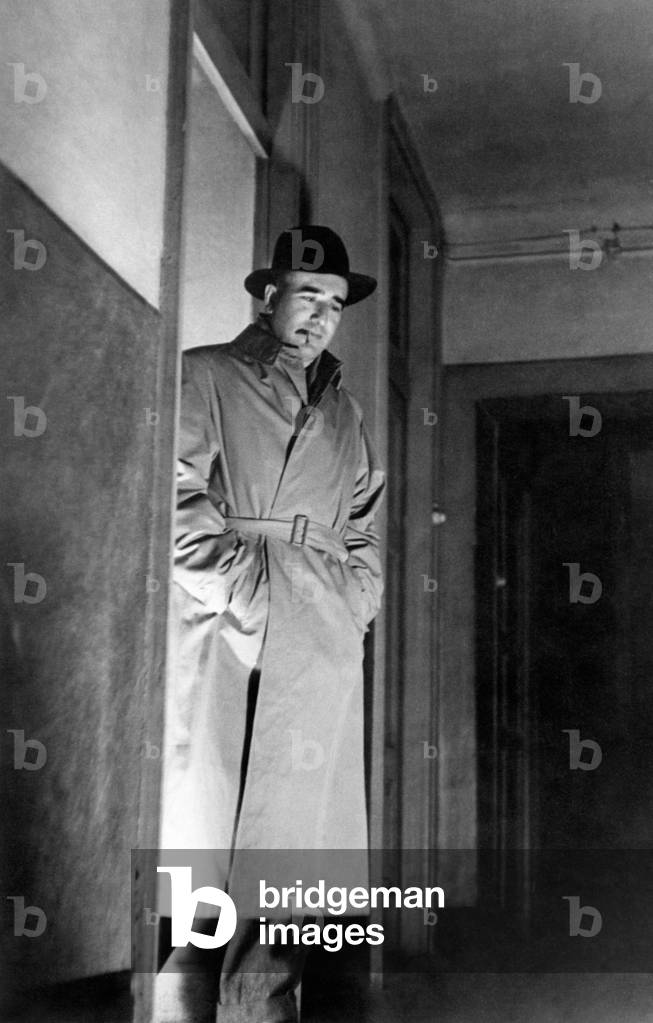Giovanni Comisso smoking