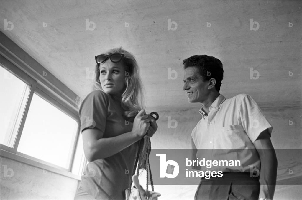 Pierluigi Praturlon e Ursula Andress in The 10th Victim, Italy, 1965 (b/w photo)