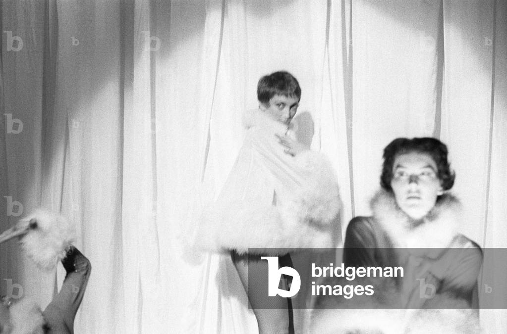 Delia Scala acting in 'Buona notte, Bettina', 1956 (b/w photo)