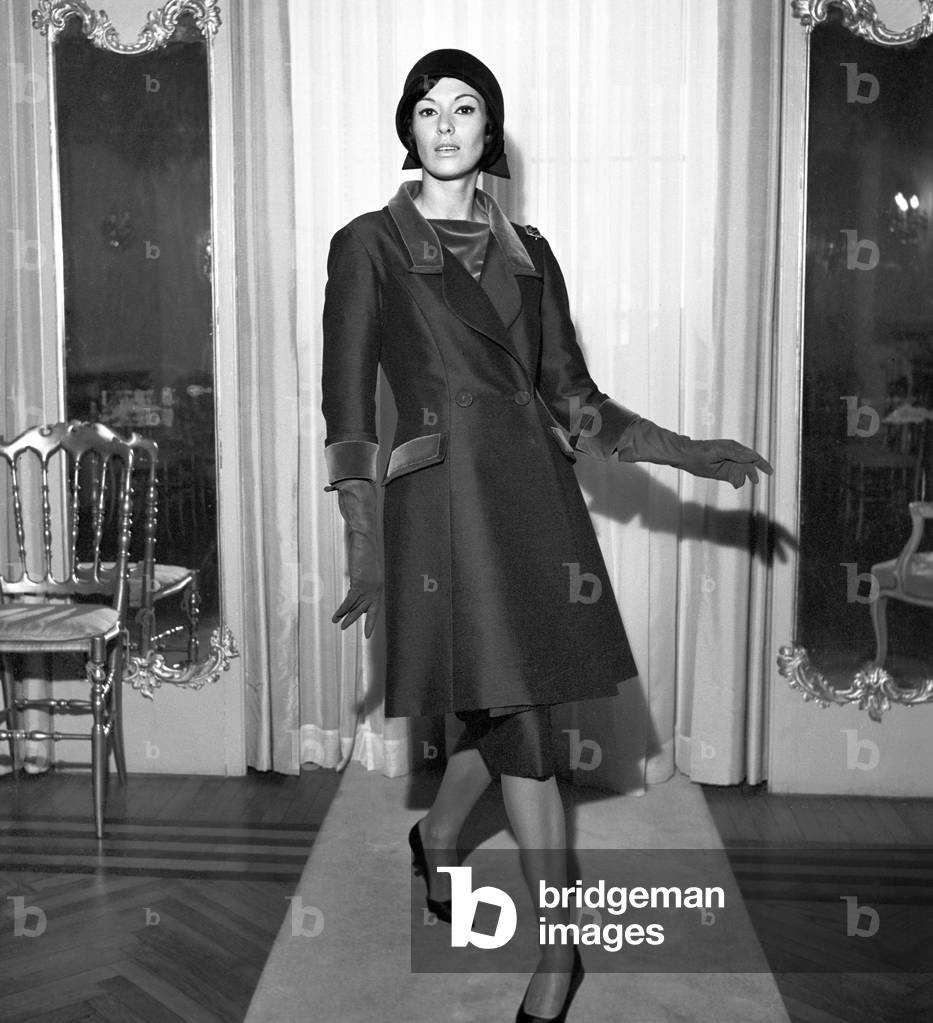 Valentino Garavani's fashion show, Italy, 1959 (b/w photo)