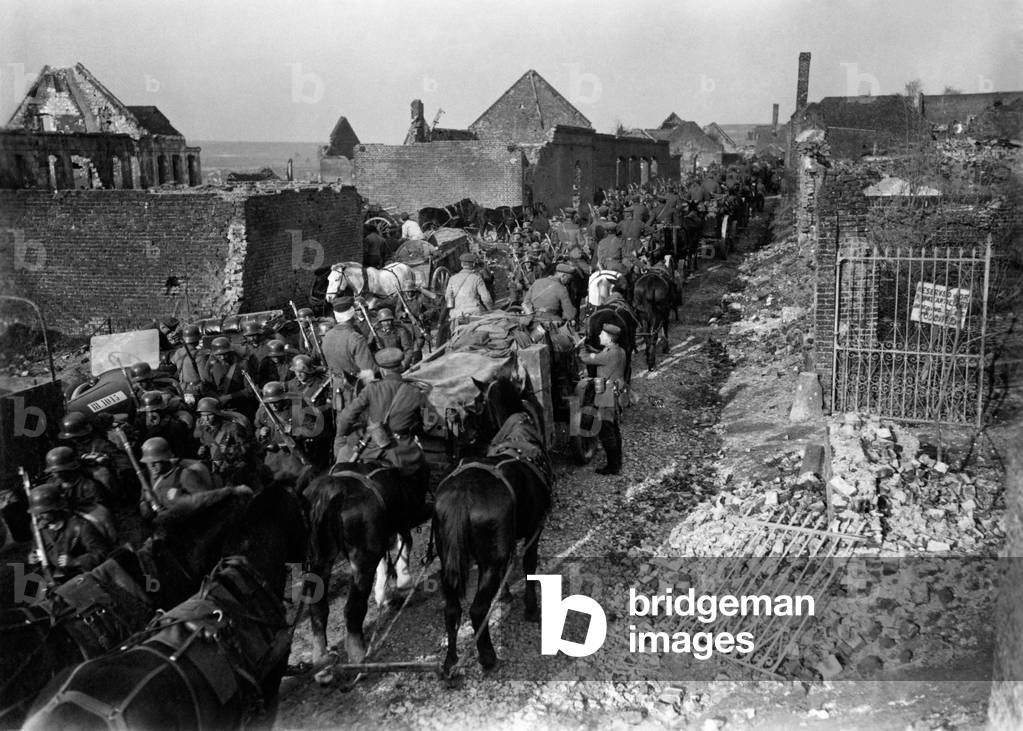 German troops crossing Templeux-la-Fosse
