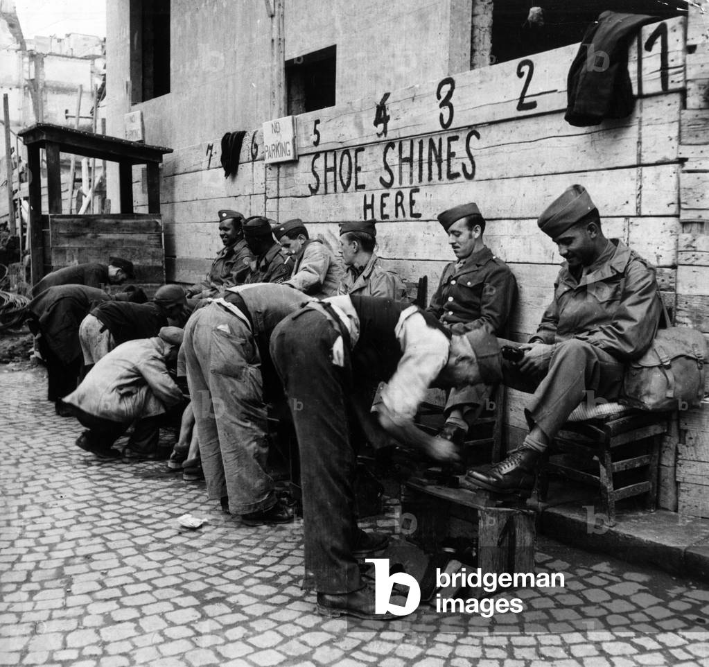 U.S. soldiers and Neapolitan shoeshine boys