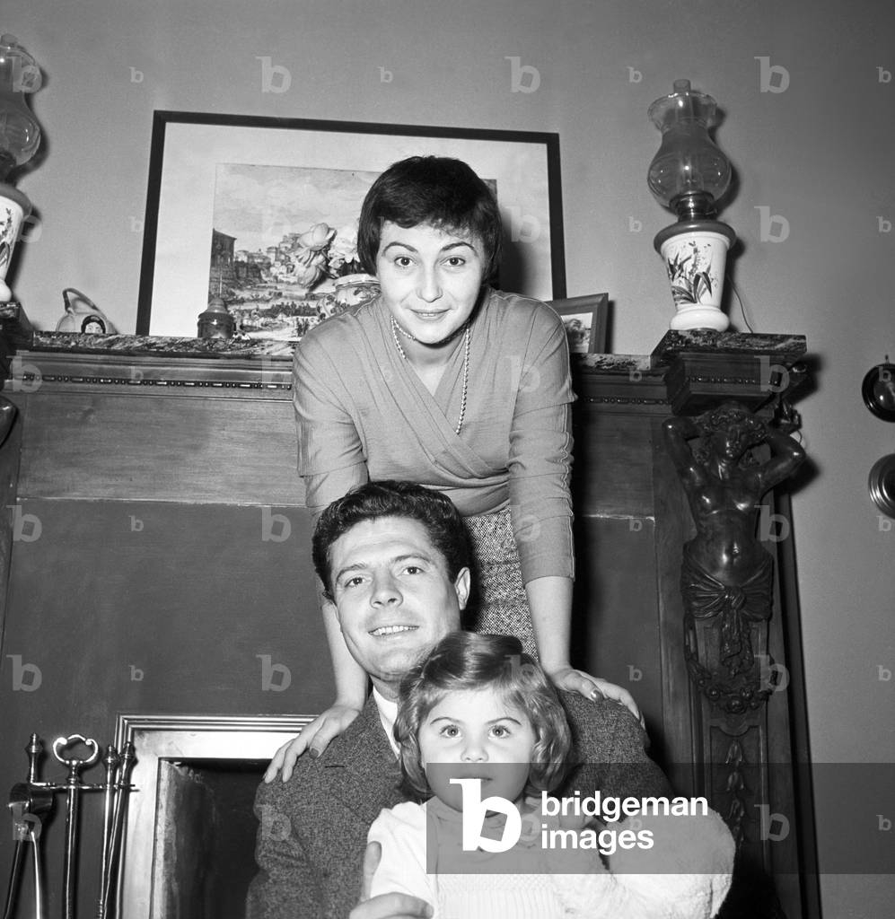 Marcello Mastroianni with Flora Carabella and Barbara Mastroianni, Italy, 1955 (b/w photo)