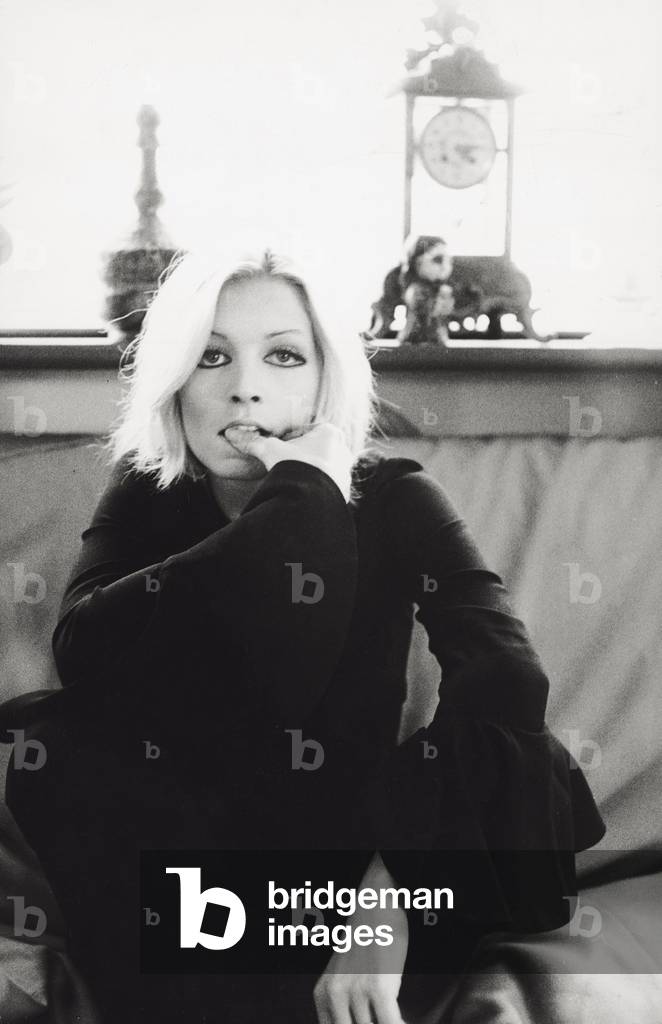 Patty Pravo sitting on a sofa