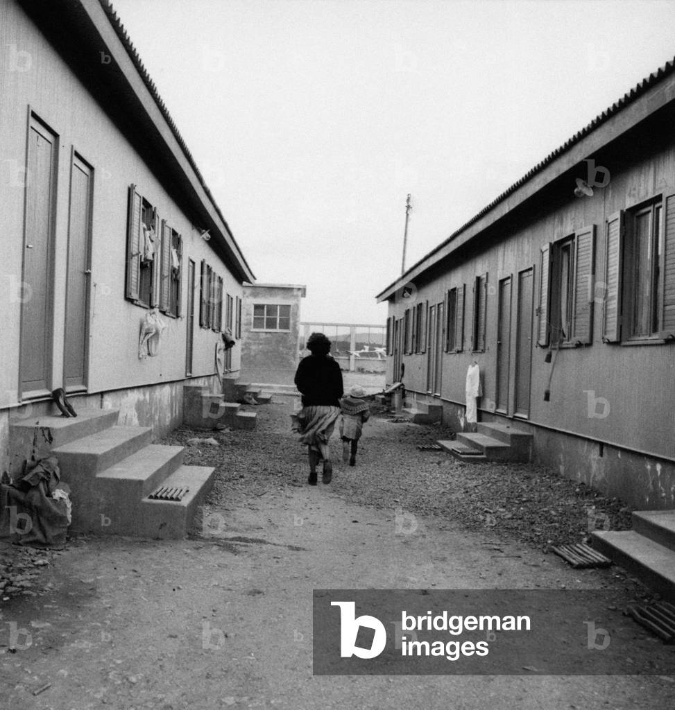 Refugee Istrian woman and girl in a street