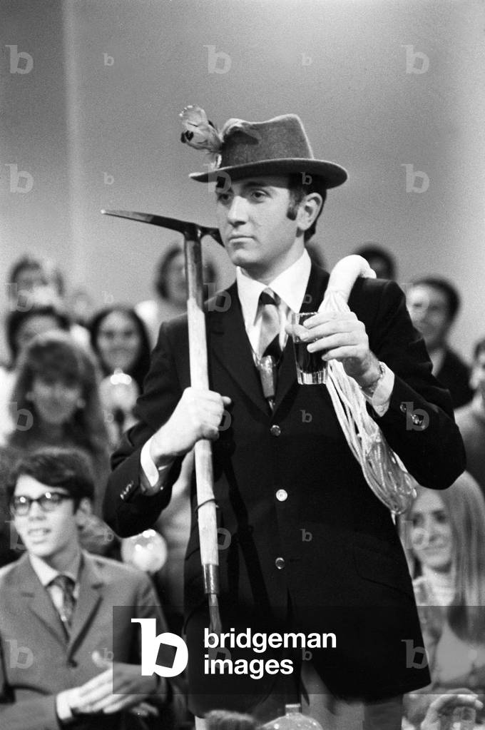 Pippo Baudo, italian tv host, as an explorer in a TV sketch, Italy, 1968 (b/w photo)