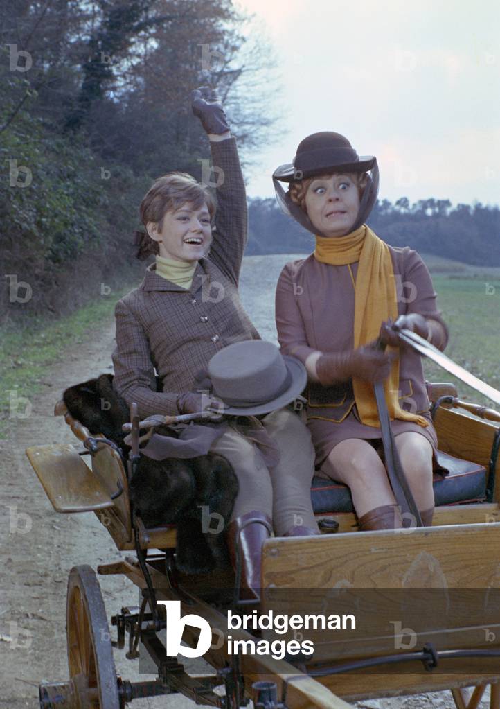Giulietta Masina and Rita Pavone on the set of the film Don't Sting the Mosquito, Italy, 1967 (photo)