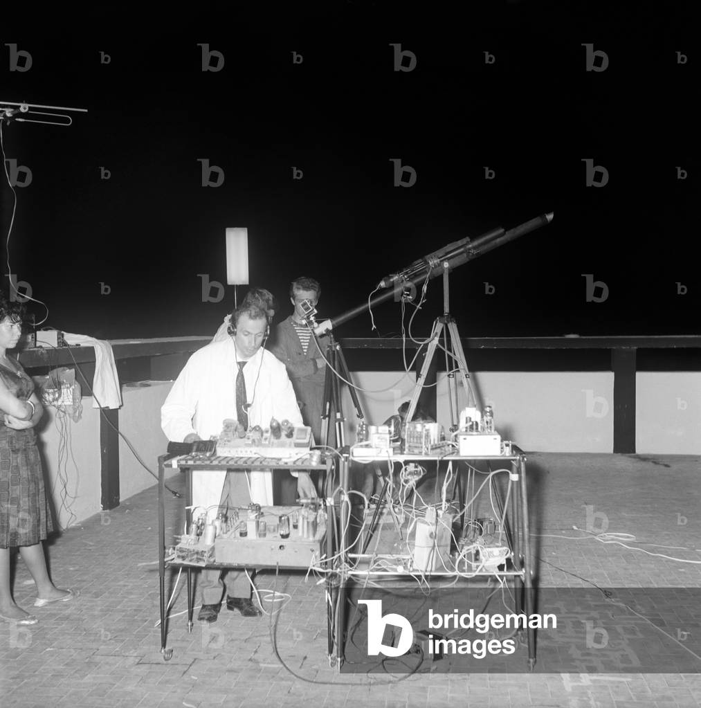 Aldo Bonassoli using his telescope, Italy, 1960