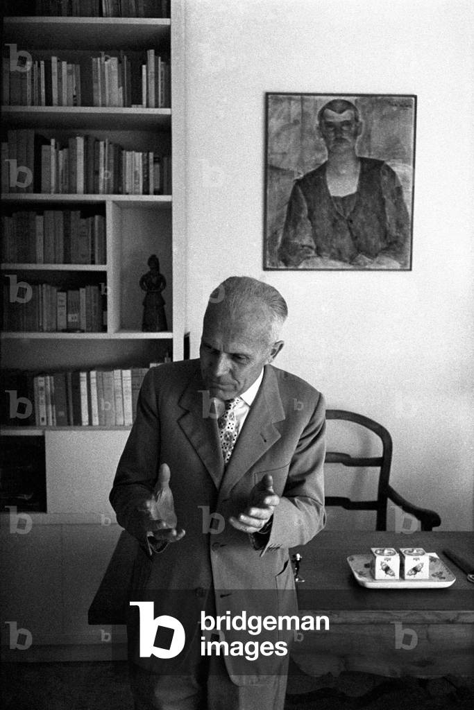 Sandro Pertini gesticulating