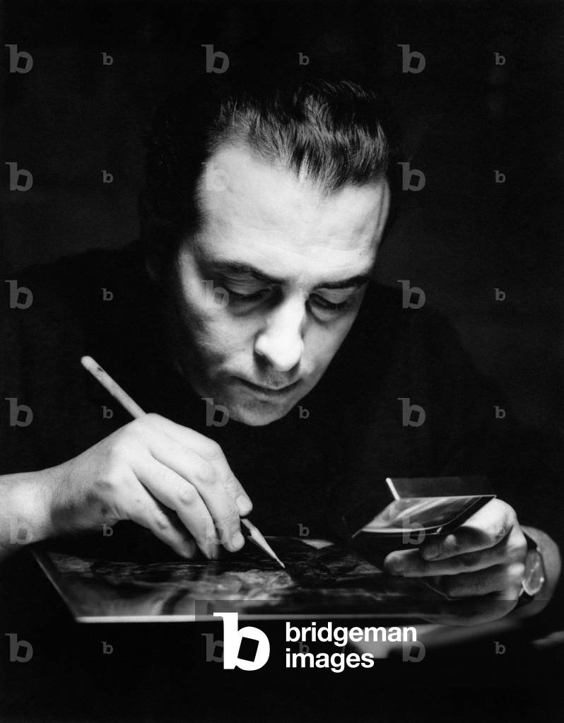 Luigi De Tullio working with a magnifying glass