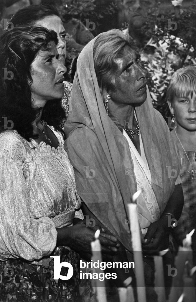 Some gypsies listening to the speech by Pope Paul VI, Pomezia, Italy