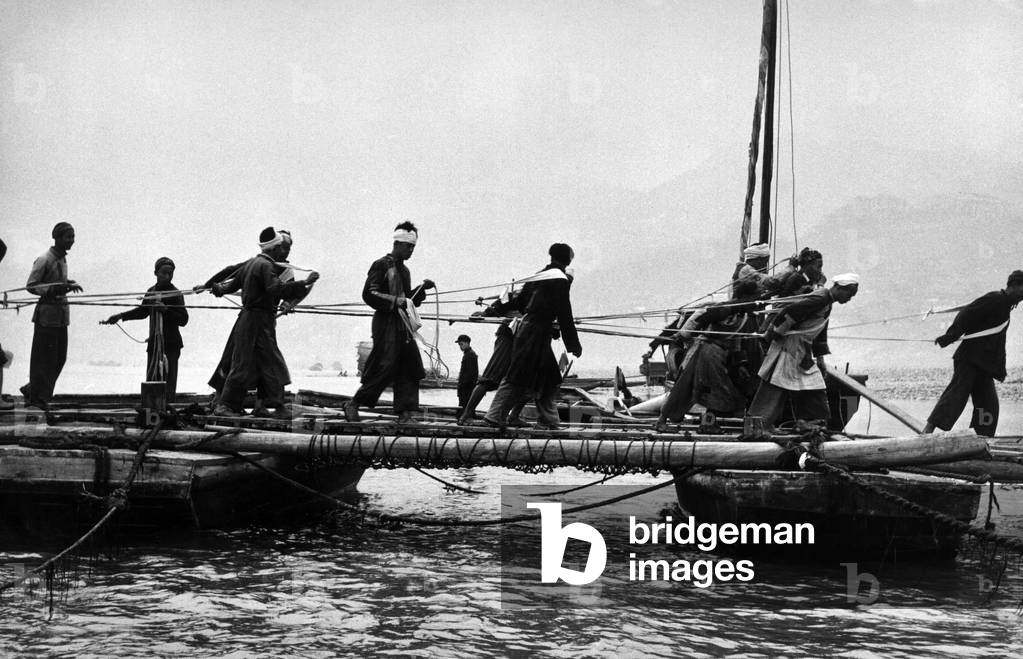 Pullers of boats working