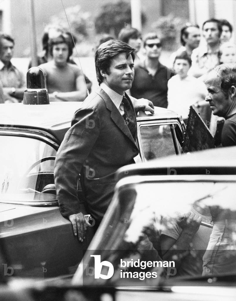 Jean Sorel among some police cars
