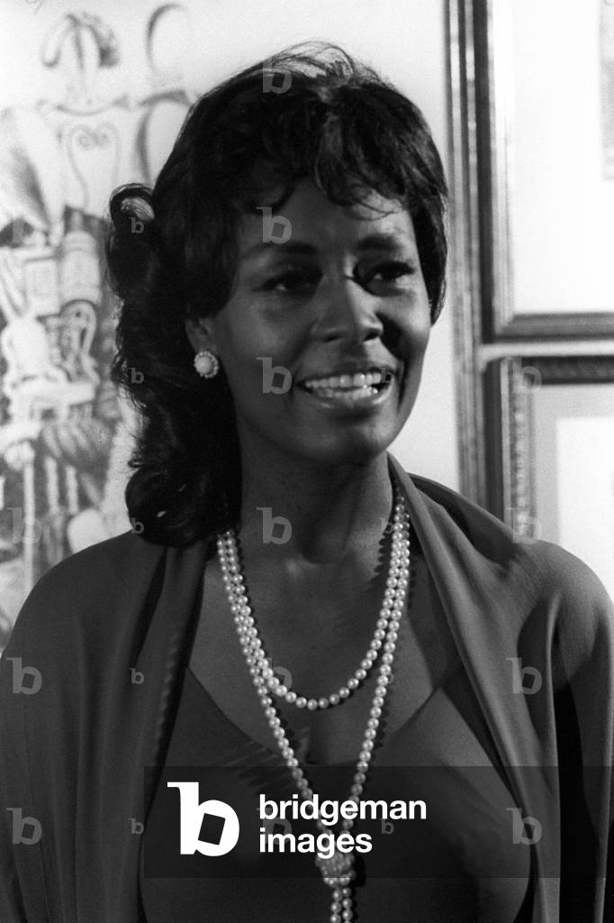 Shirley Verrett smiles