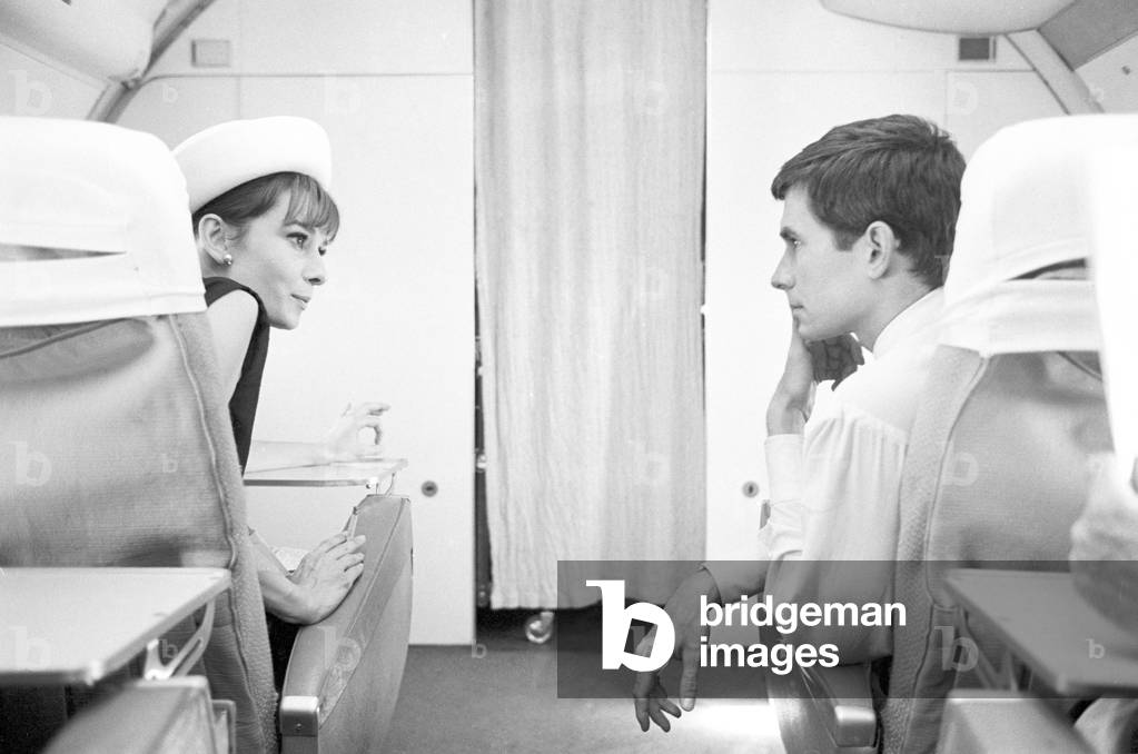 Audrey Hepburn and Anthony Perkins on the airplane (b/w photo)