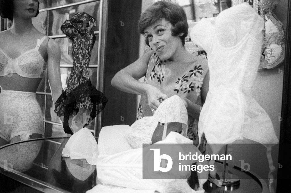 Franca Valeri rehearsing a character in a lingerie shop, Rome, September 1958