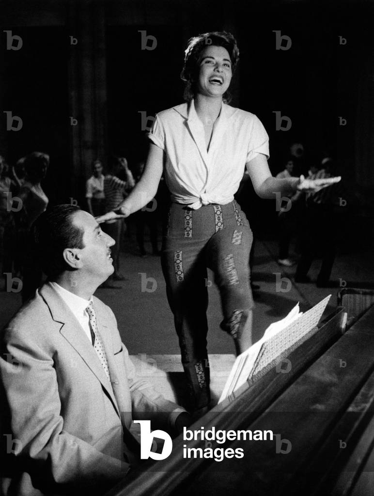 Gorni Kramer and Giovanna Ralli in a pair of wings