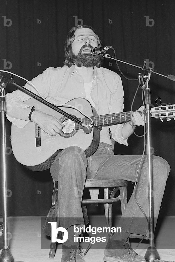 Francesco Guccini performing on stage at Teatro Quartiere in Quarto Oggiaro, Italy, 1976 (b/w photo)