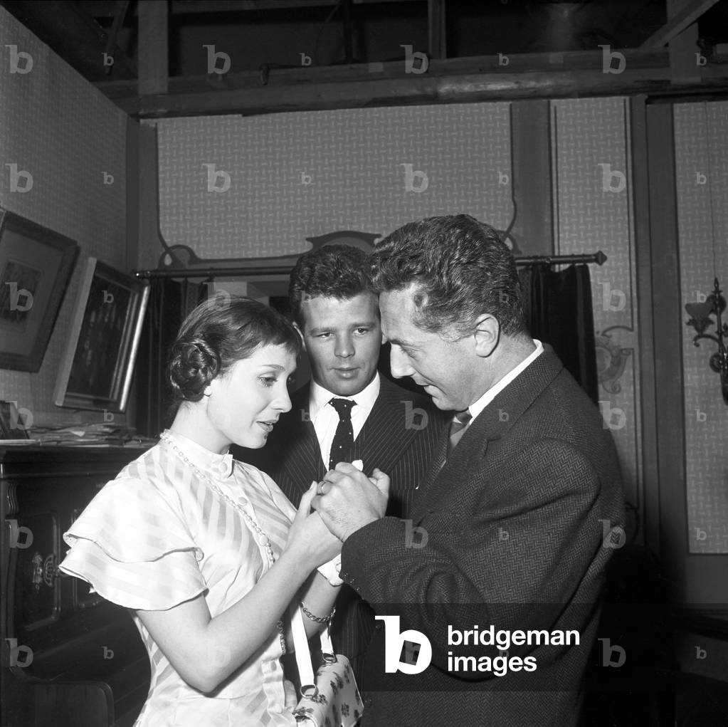 Rossella Como, Renato Salvatori and Dino Risi on the set of La nonna Sabella, Italy, 1957 (b/w photo)