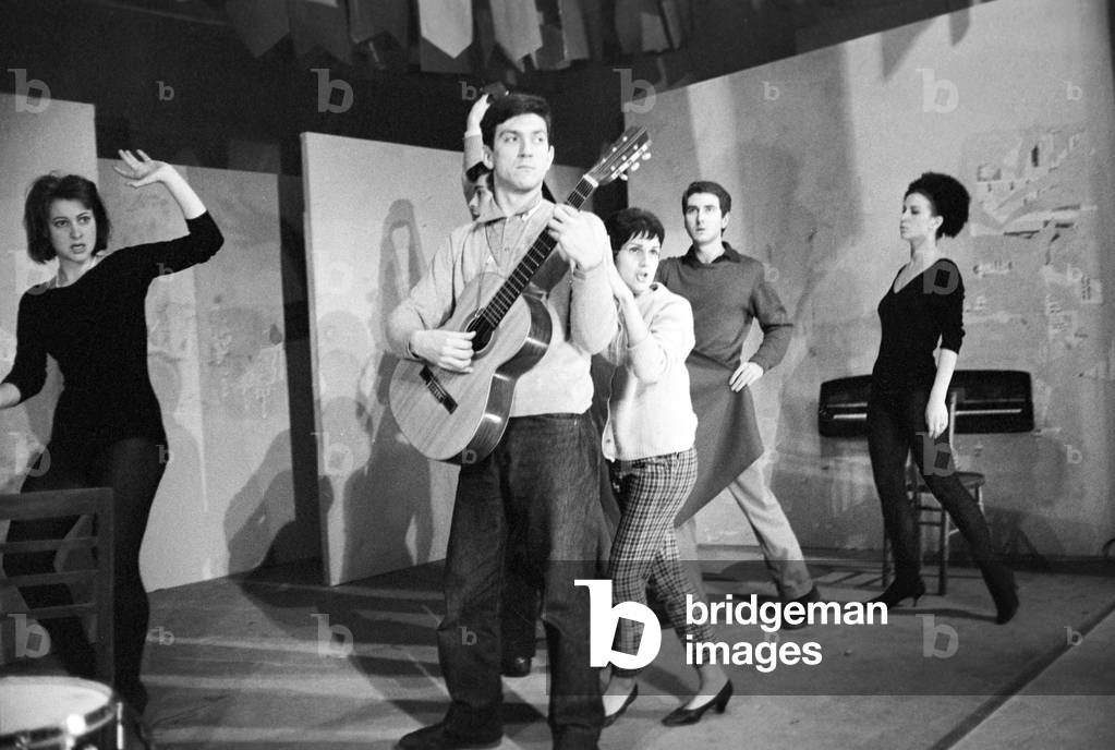 Gigi Proietti and Giancarlo Cobelli in the theater play Can Can degli italiani, Italy, 1963 (b/w photo)