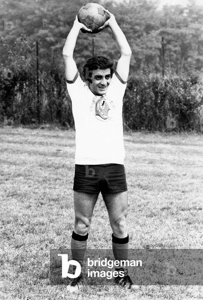 Mino Reitano playing football