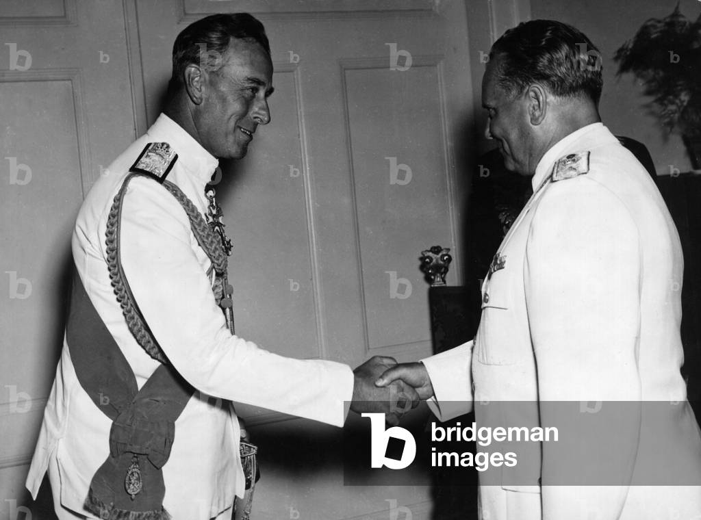 Tito and Lord Mountbatten shaking their hands