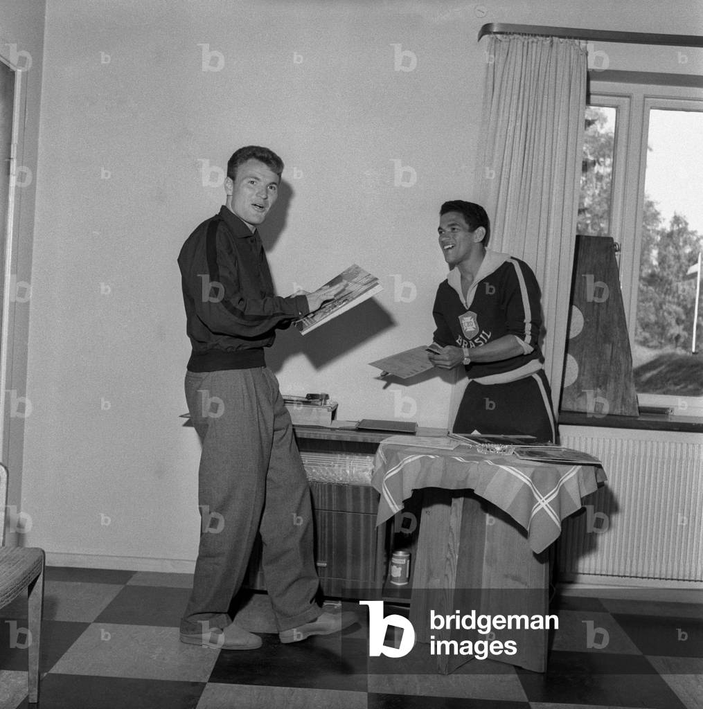 José Altafini and Garrincha smiling