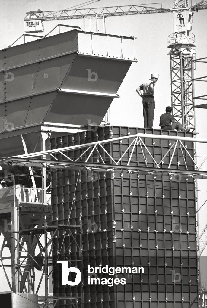 Two man on a metallic structure