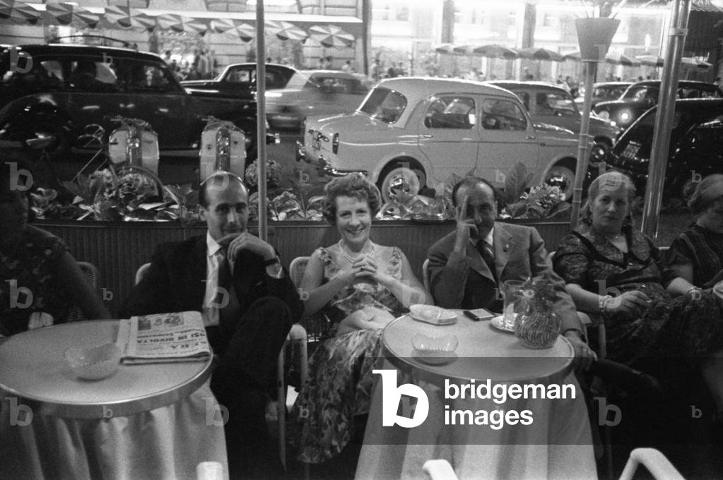 Fernanda Gattinoni smiling at the Café de Paris, Italy, 1958 (b/w photo)