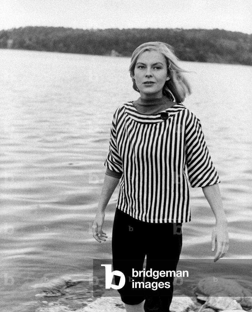 Gio Petré in a lagoon, 1950s (b/w photo)