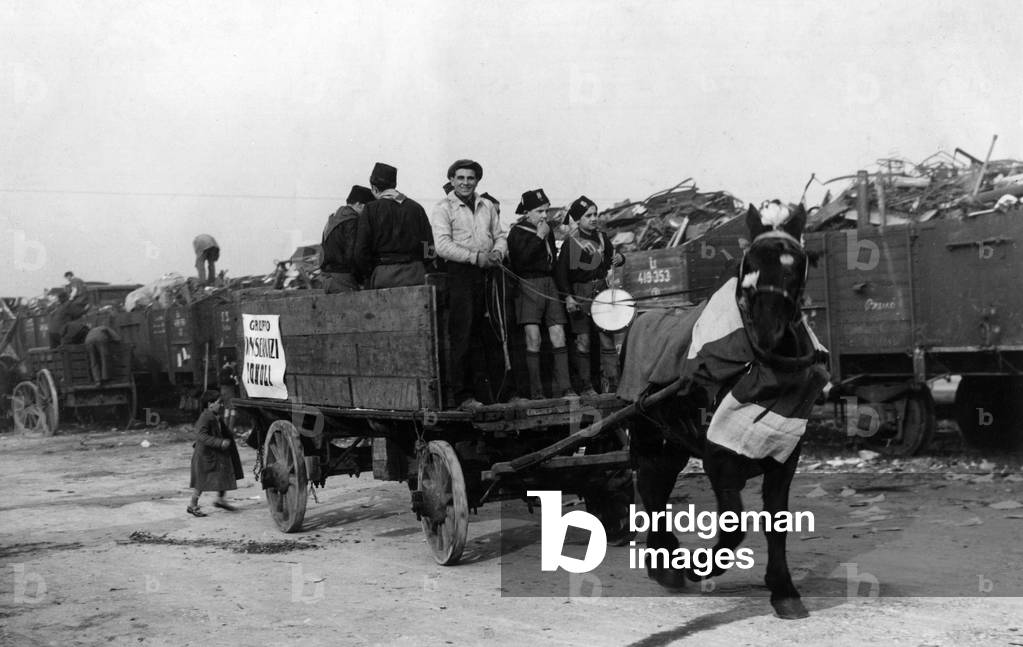 Balillas on board a horse-drawn carriage
