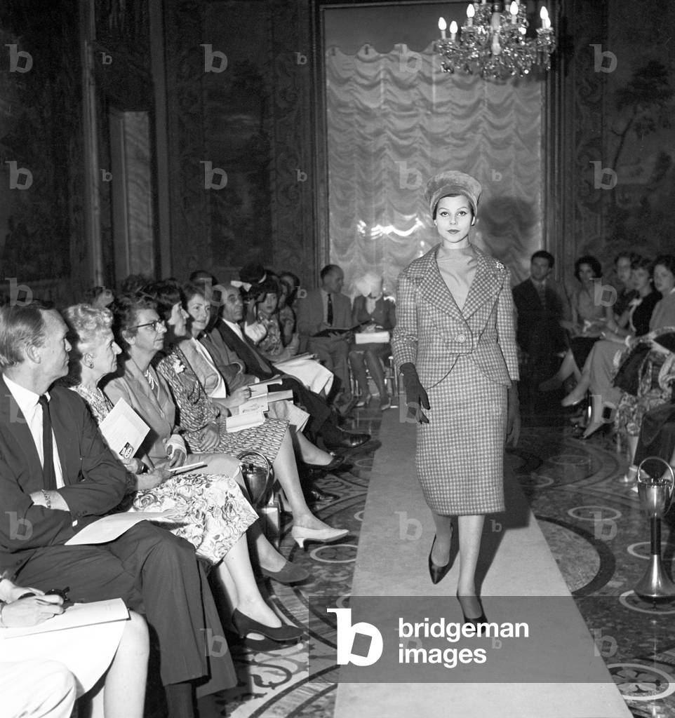 Valentino Garavani's fashion show, Italy, 1959 (b/w photo)