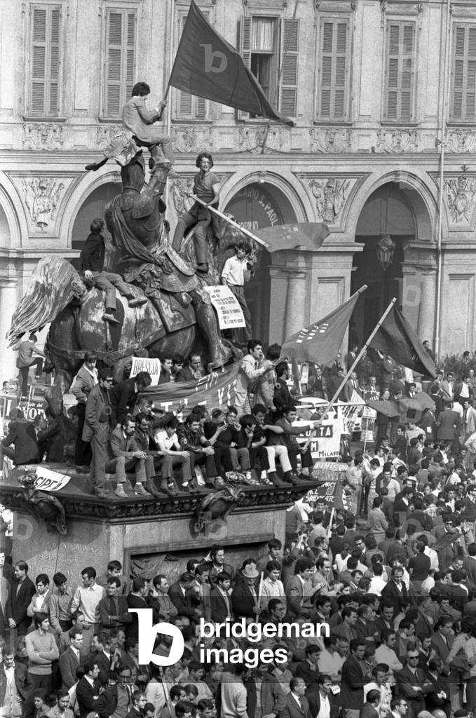 Metalworkers' demonstration in piazza San Carlo, Turin, 1969 (b/w photo)