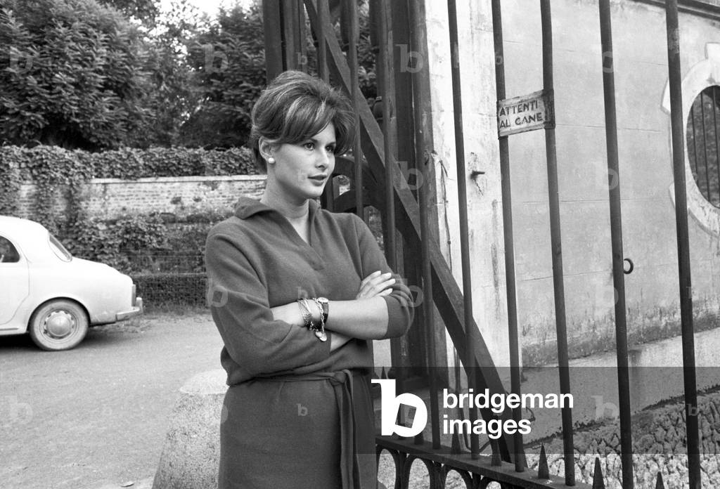 Marisa Allasio arms crossed, Italy, 1963 (b/w photo)