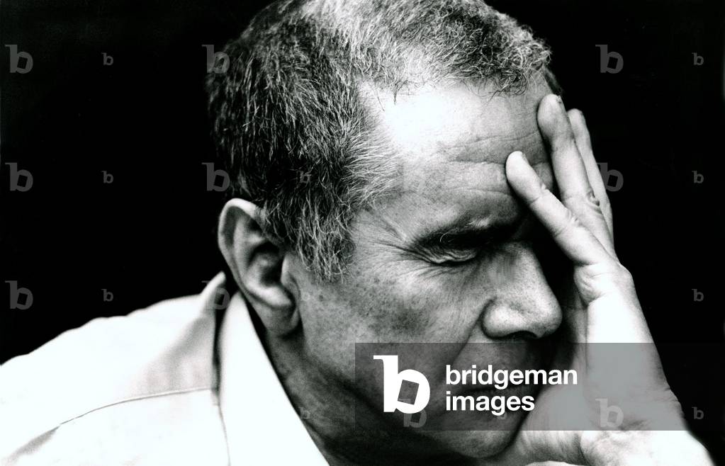 Enzo Tortora with his hand on his face