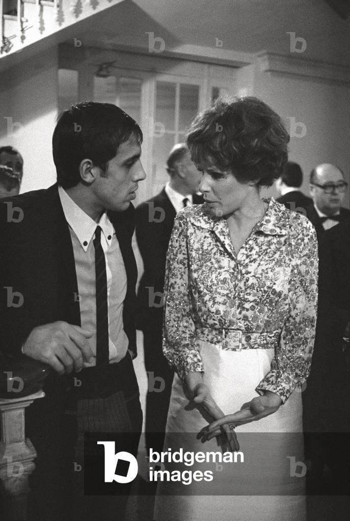 Adriano Celentano and Ornella Vanoni are chatting in the backstage of the Sanremo Song Festival