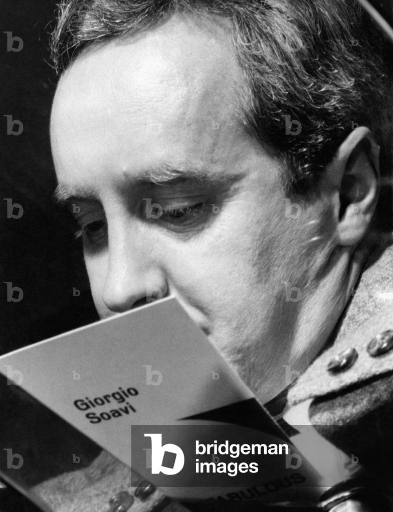 Writer Giorgio Soavi reads one of his books